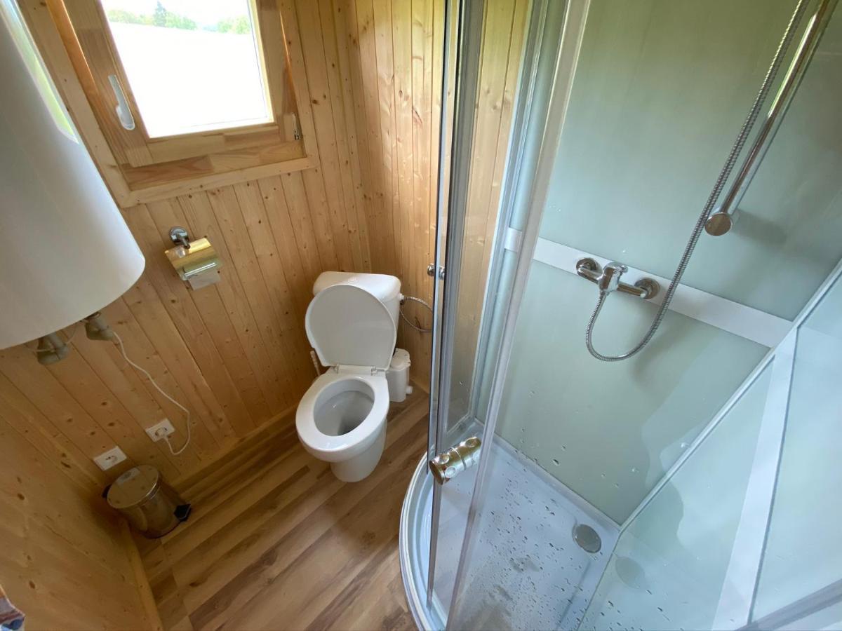Maringotka Na Samote Na Kozi Farme Hotel Pobezovice Ngoại thất bức ảnh