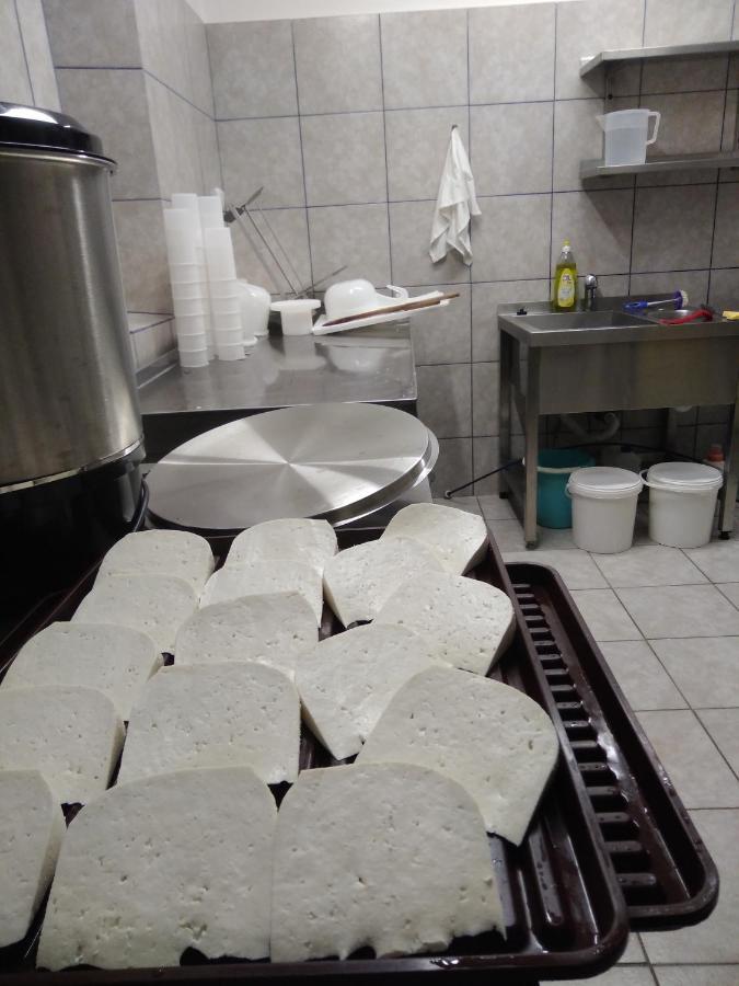 Maringotka Na Samote Na Kozi Farme Hotel Pobezovice Ngoại thất bức ảnh